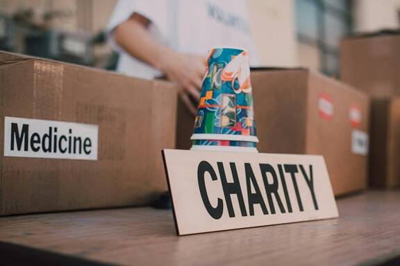 Bild mit Aufschrift "Charity"