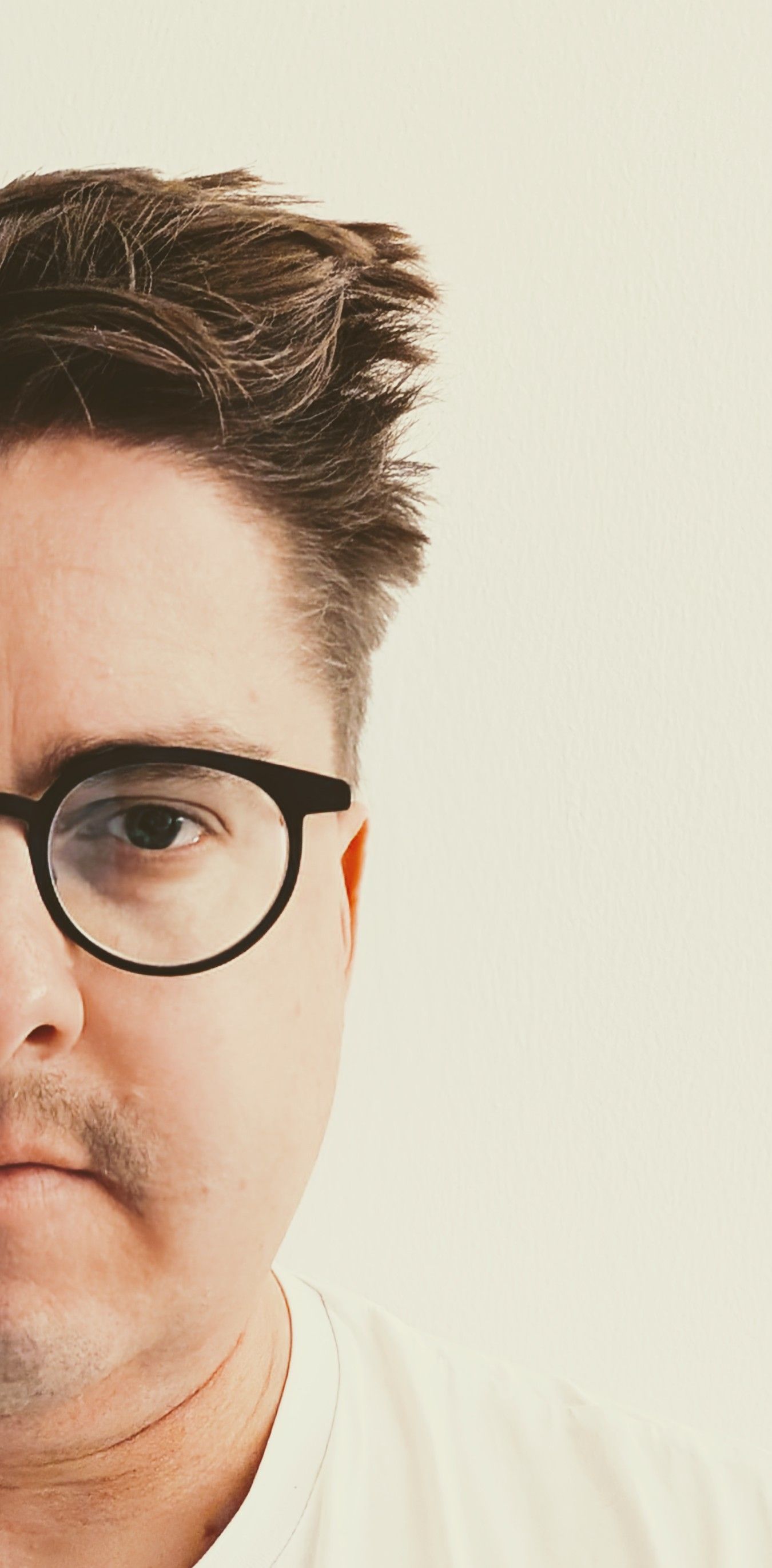 Portraitfoto von Dorian Schmelz (halbes Gesicht)